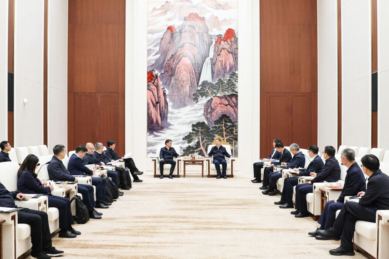 中國華能集團有限公司董事長、黨組書記溫樞剛會見上海市普陀區委書記胡廣杰